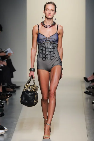 Look 32